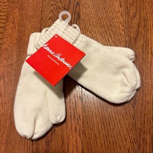 Hanna Andersson Swedish mittens with string